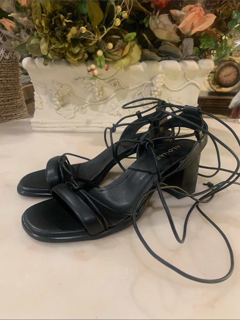 Alohas lace up strappy Sophie Black leather sandals size 39